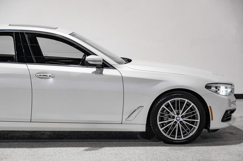 2018 BMW 5 Series 530i SPT Sedan 4D 13