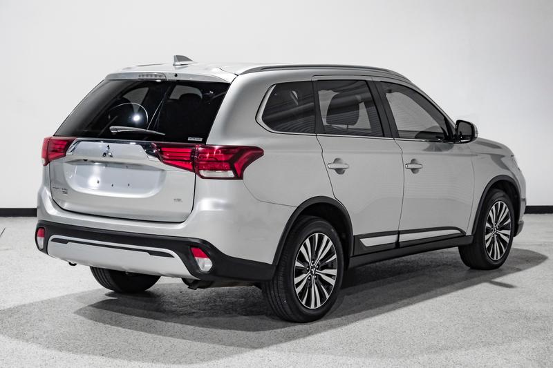 2020 Mitsubishi Outlander ES Sport Utility 4D 6