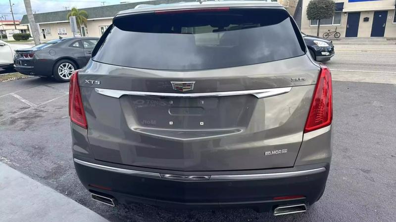 2017 Cadillac XT5 Sport Utility 4D 7