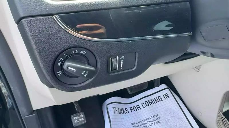 2017 Dodge Grand Caravan Passenger SXT Minivan 4D 38