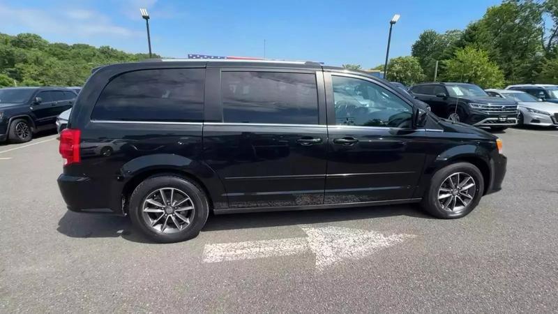 2017 Dodge Grand Caravan Passenger SXT Minivan 4D 13