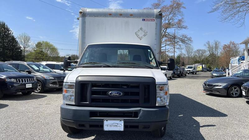 2018 Ford E350 Super Duty Cutaway Cutaway Van 2D 16