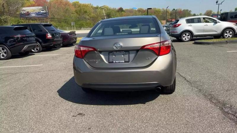 2019 Toyota Corolla LE Sedan 4D 14