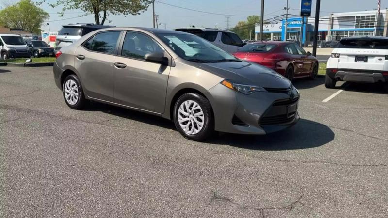 2019 Toyota Corolla LE Sedan 4D 25