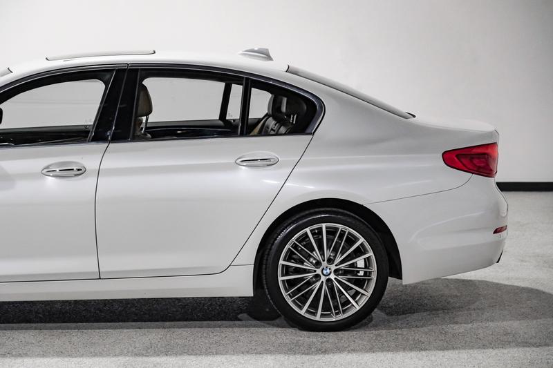 2018 BMW 5 Series 530i SPT Sedan 4D 17