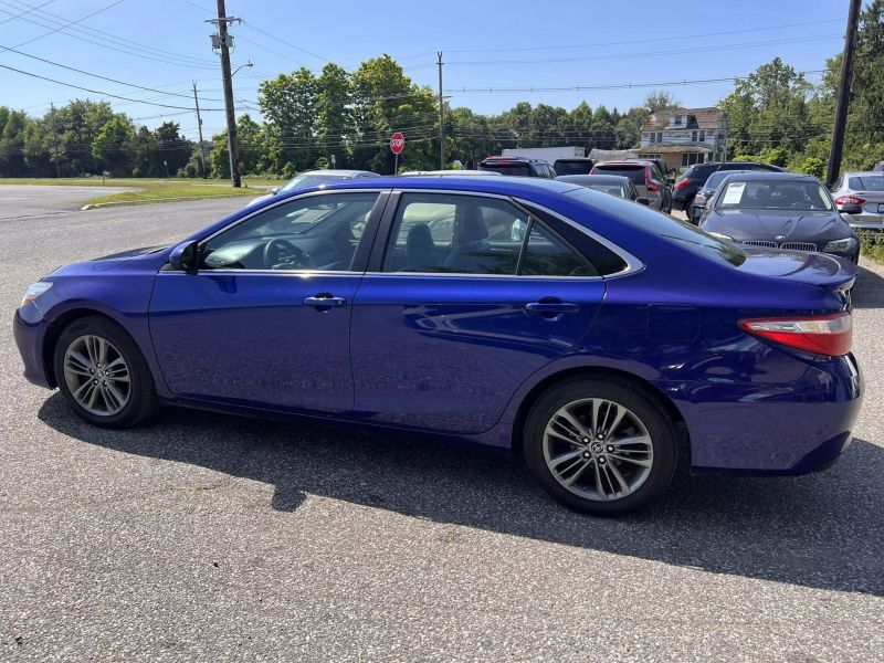 2015 Toyota Camry SE Sedan 4D 8