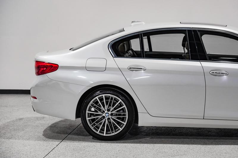 2018 BMW 5 Series 530i SPT Sedan 4D 12