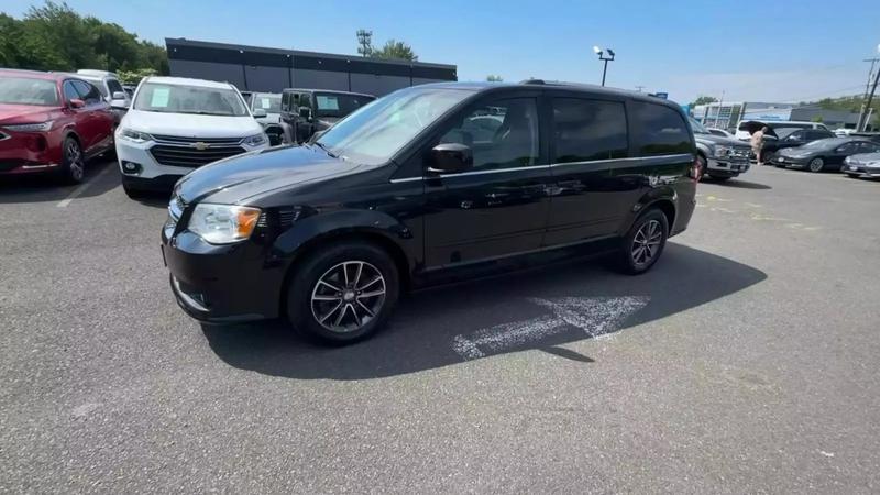 2017 Dodge Grand Caravan Passenger SXT Minivan 4D 3