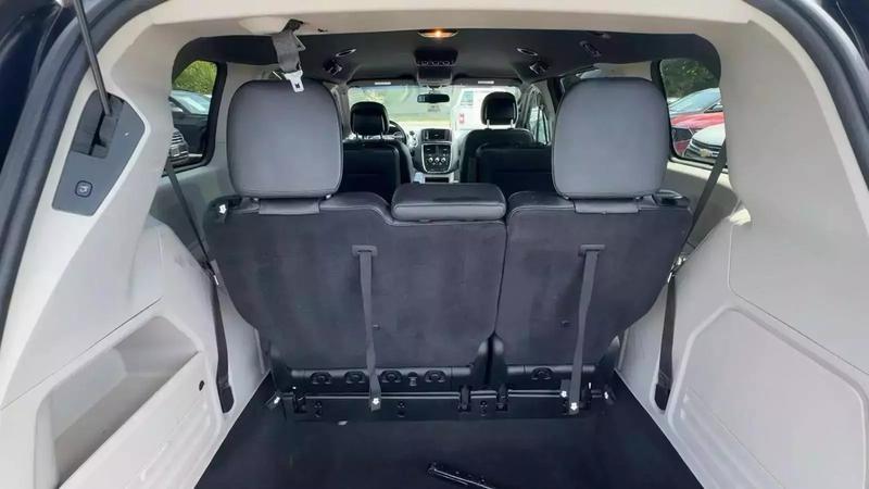 2017 Dodge Grand Caravan Passenger SXT Minivan 4D 25