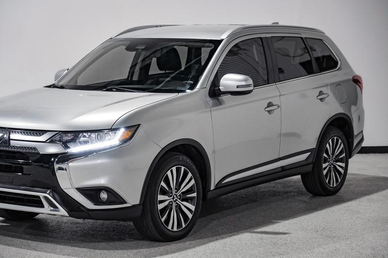 2020 Mitsubishi Outlander ES Sport Utility 4D 11