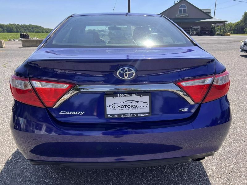 2015 Toyota Camry SE Sedan 4D 6