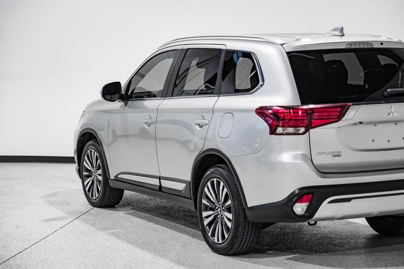 2020 Mitsubishi Outlander ES Sport Utility 4D 16