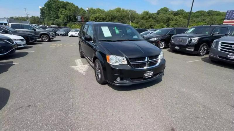 2017 Dodge Grand Caravan Passenger SXT Minivan 4D 17