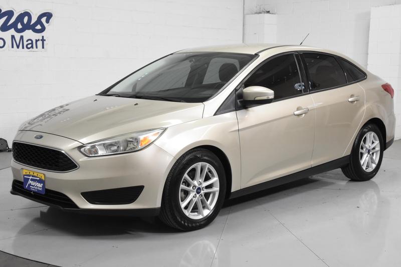 2017 Ford Focus SE Sedan 4D 12