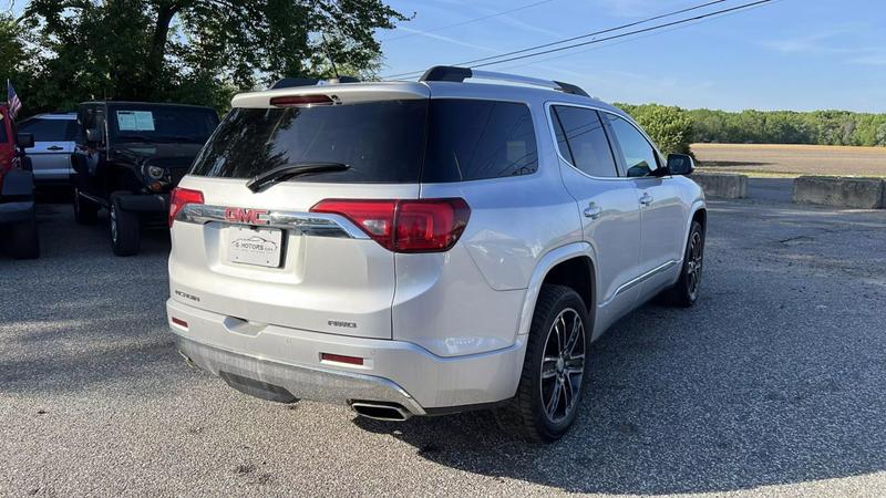 2017 GMC Acadia Denali Sport Utility 4D 10