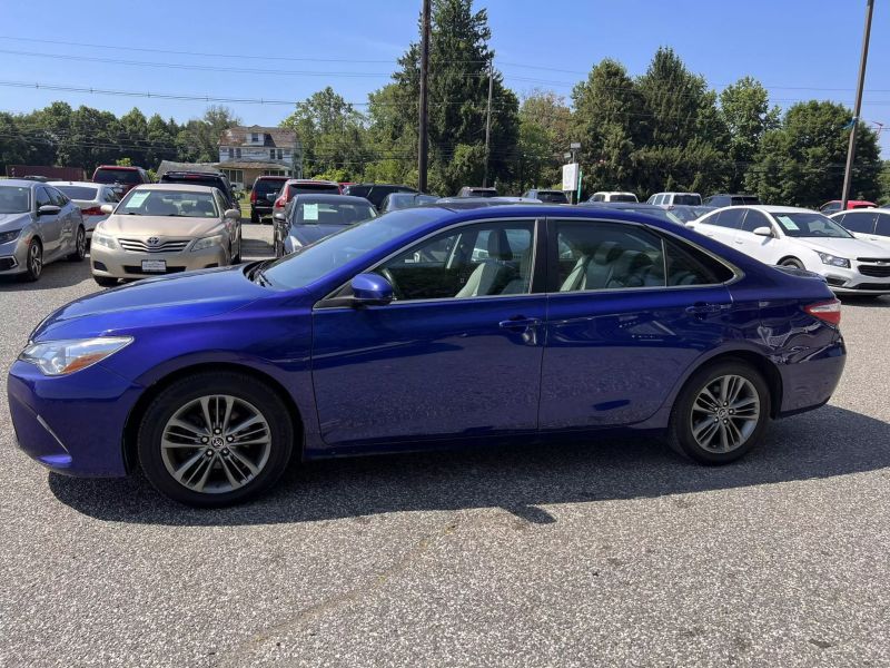 2015 Toyota Camry SE Sedan 4D 9