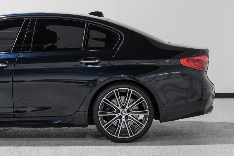 2017 BMW 5 Series 540i Sedan 4D 15