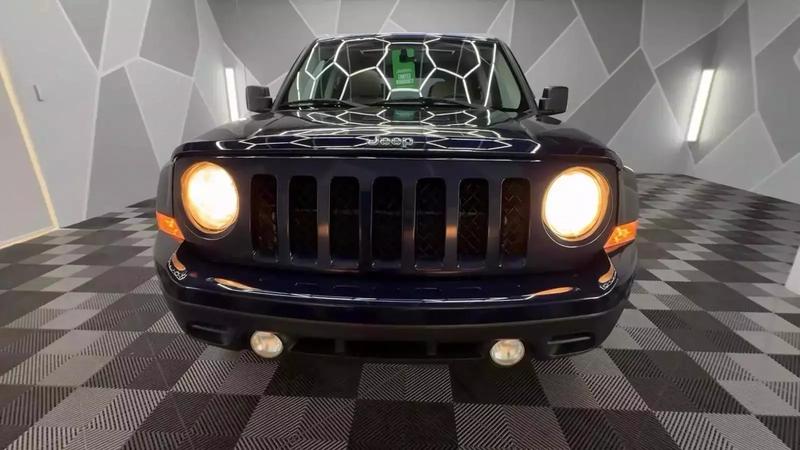 2014 Jeep Patriot Latitude Sport Utility 4D 17