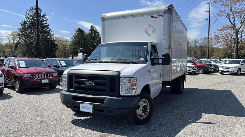 2018 Ford E350 Super Duty Cutaway Cutaway Van 2D 2