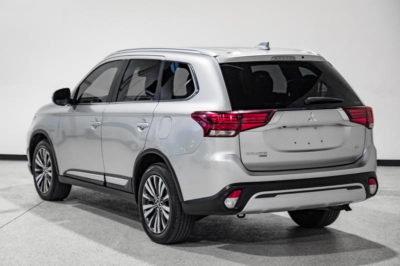 2020 Mitsubishi Outlander ES Sport Utility 4D 8