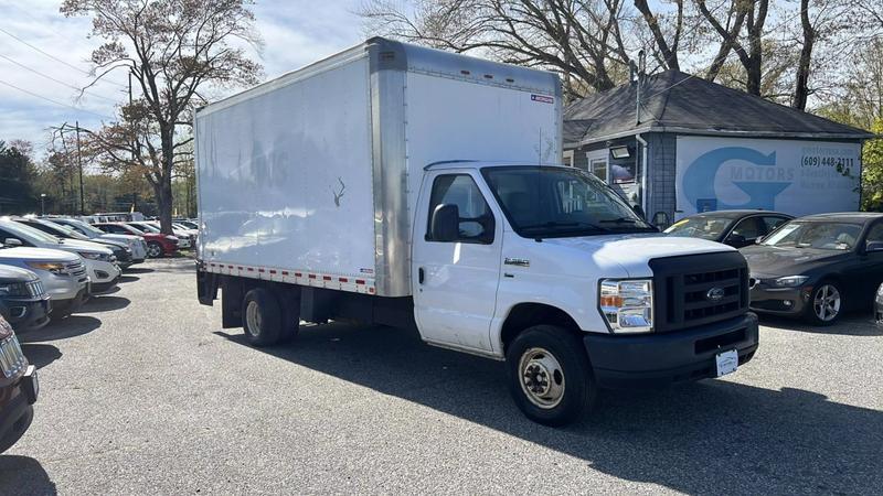 2018 Ford E350 Super Duty Cutaway Cutaway Van 2D 10