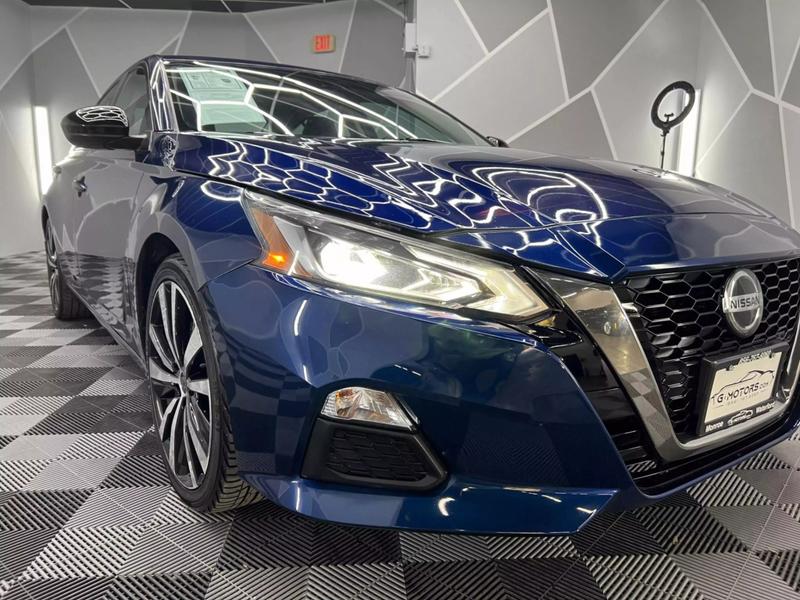 2019 Nissan Altima 2.5 SR Sedan 4D 17