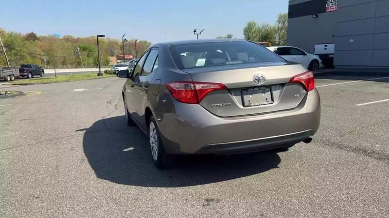 2019 Toyota Corolla LE Sedan 4D 12