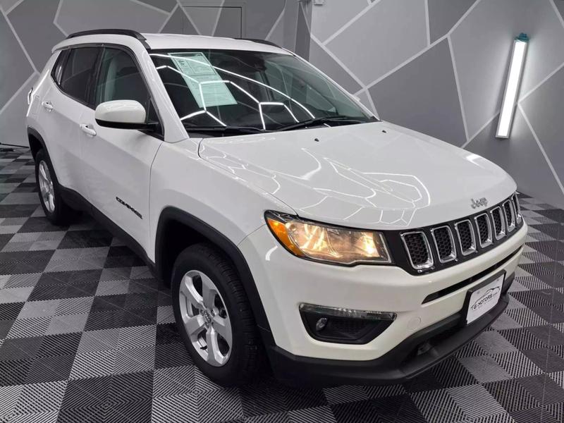 2021 Jeep Compass Latitude Sport Utility 4D 17