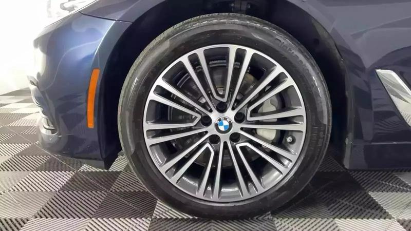 2020 BMW 5 Series 530i xDrive Sedan 4D 27