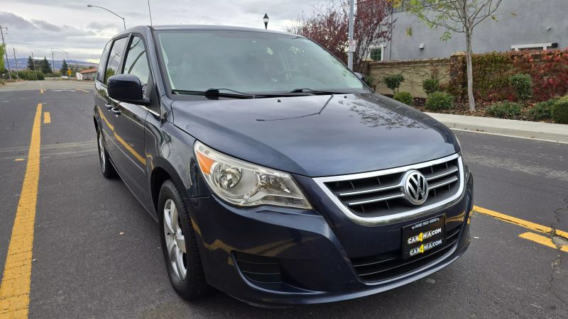2009 Volkswagen Routan SE
