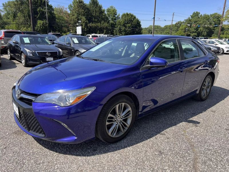 2015 Toyota Camry SE Sedan 4D 10