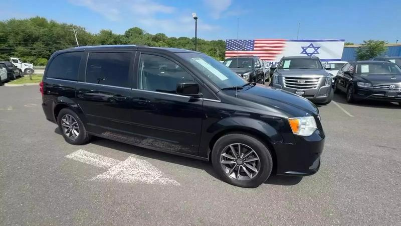 2017 Dodge Grand Caravan Passenger SXT Minivan 4D 15