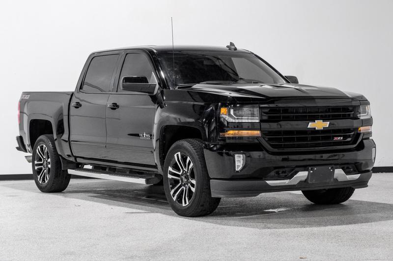 2017 Chevrolet Silverado 1500 Crew Cab Z71 LT Pickup 4D 5 3/4 ft 4