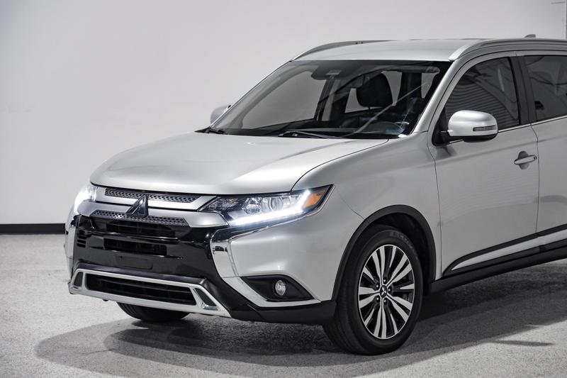 2020 Mitsubishi Outlander ES Sport Utility 4D 10