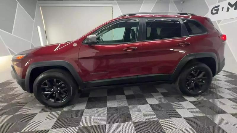 2018 Jeep Cherokee TrailHawk Sport Utility 4D 3