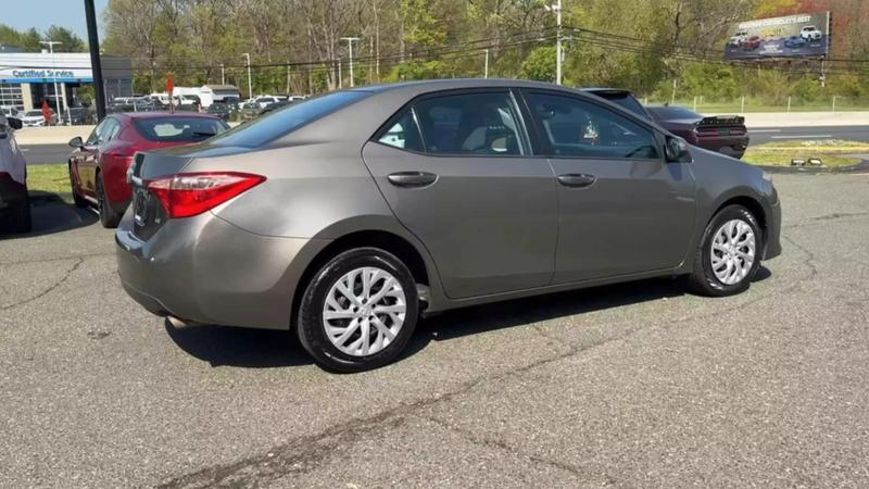 2019 Toyota Corolla LE Sedan 4D 18