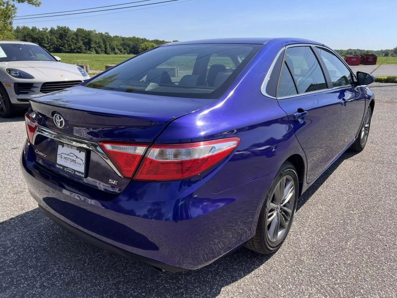 2015 Toyota Camry SE Sedan 4D 5