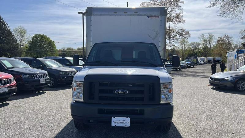 2018 Ford E350 Super Duty Cutaway Cutaway Van 2D 13