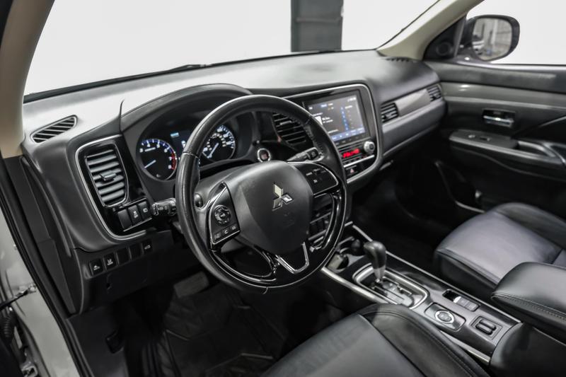 2020 Mitsubishi Outlander ES Sport Utility 4D 27