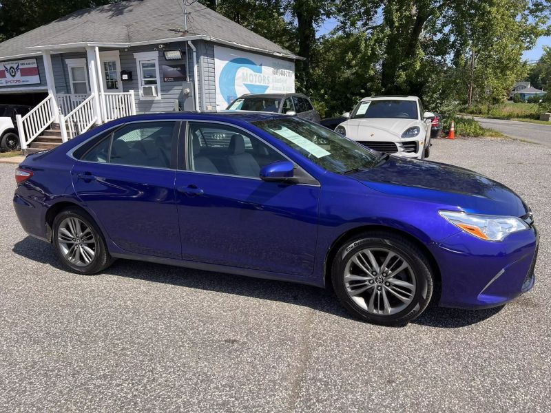 2015 Toyota Camry SE Sedan 4D 2