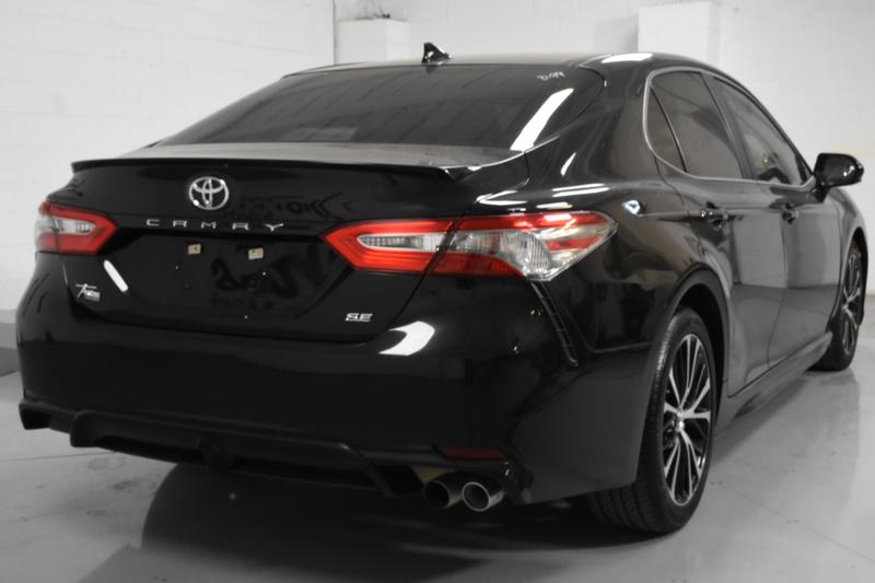 2019 Toyota Camry SE Sedan 4D 4