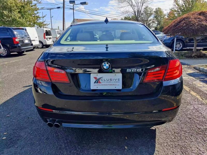 2012 BMW 5 Series 528i xDrive Sedan 4D 6