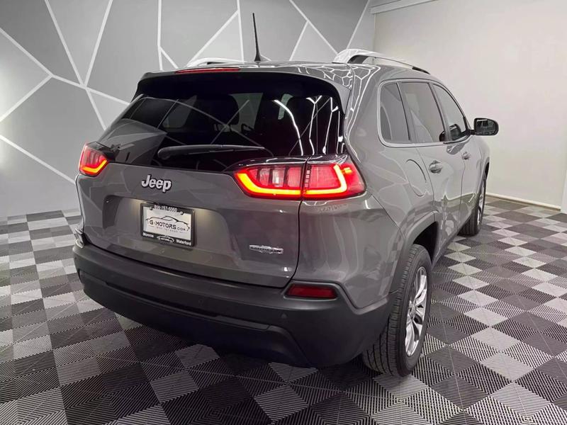 2020 Jeep Cherokee Latitude Plus Sport Utility 4D 11