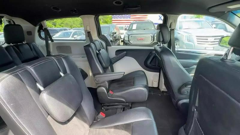 2017 Dodge Grand Caravan Passenger SXT Minivan 4D 30