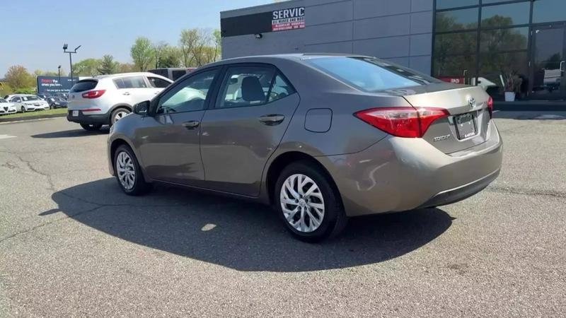 2019 Toyota Corolla LE Sedan 4D 10