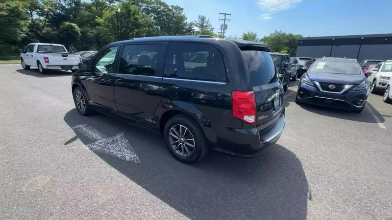 2017 Dodge Grand Caravan Passenger SXT Minivan 4D 7