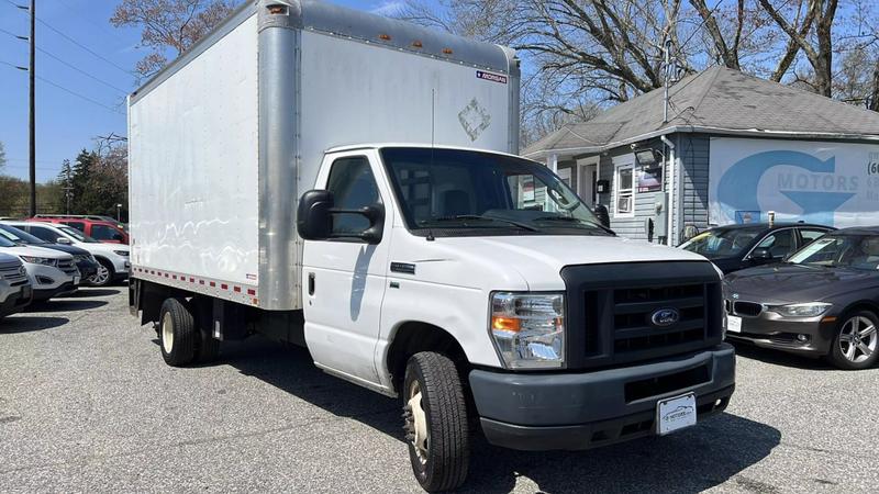 2018 Ford E350 Super Duty Cutaway Cutaway Van 2D 14