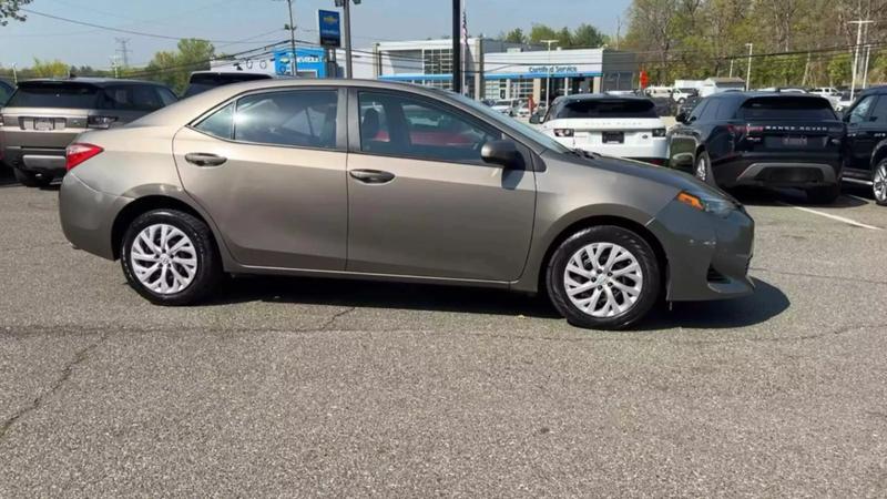 2019 Toyota Corolla LE Sedan 4D 22