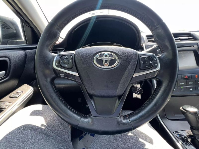 2015 Toyota Camry SE Sedan 4D 37