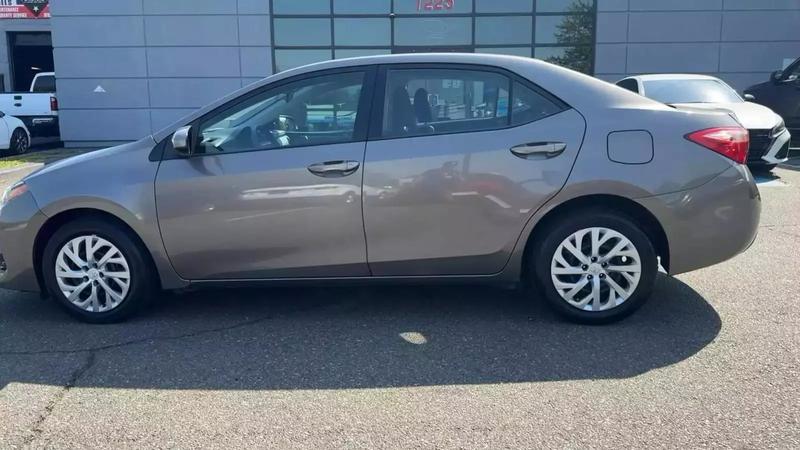 2019 Toyota Corolla LE Sedan 4D 7